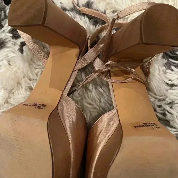 Lulus size 11 wrap around Ankle Strap Heels rhinestone NEW - Picture 4 of 7